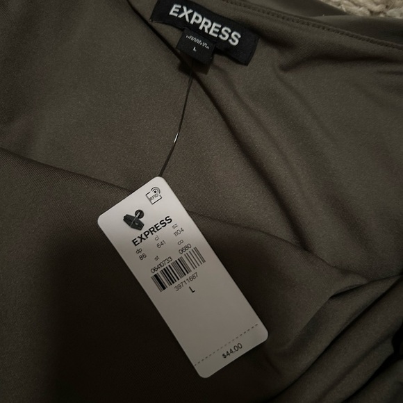 NWT express olive green banded halter top large - Picture 3 of 4